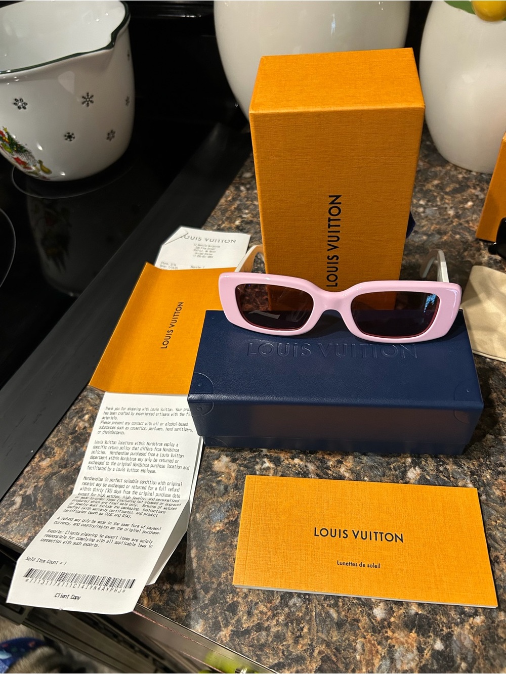 Louis Vuitton Pink&White Murakami x TM Cat eye sunglasses 25collection w/receipt